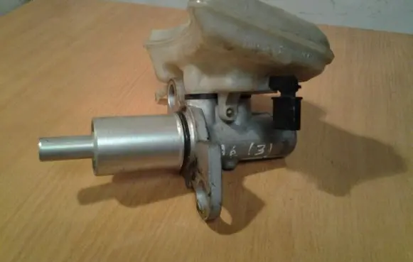 Master brake cylinder