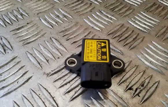 Toyota RAV 4 (XA20) Airbag deployment crash/impact sensor 4991000410 8944160010