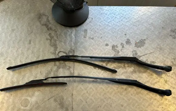 Hyundai Santa Fe Headlight wiper blade set Q02R T02L