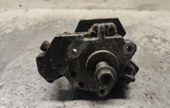 Opel Vivaro Fuel injection high pressure pump