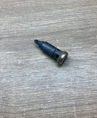 Volkswagen Golf III Front door lock 1H0837061G
