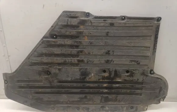 BMW 5 G30 G31 G38 Center/middle under tray cover 7455536 7340172