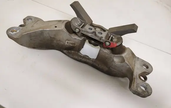 Chevrolet Camaro Gearbox mount P84119730 79740