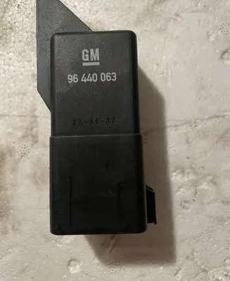 Opel Antara Glow plug pre-heat relay 96440063