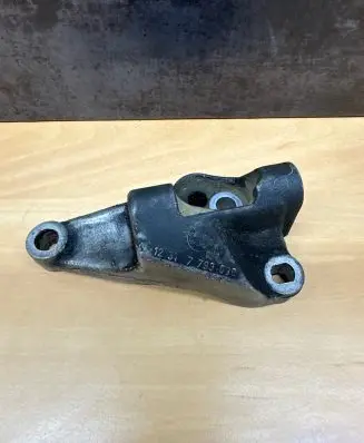 BMW 5 E60 E61 Generator/alternator bracket 7793090