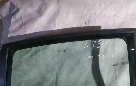Seat Leon (1P) Rear door window glass 