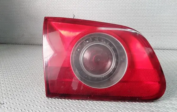 Tailgate rear/tail lights