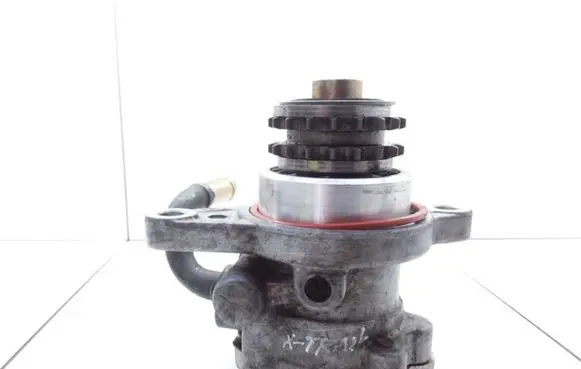 Nissan X-Trail T30 Power steering pump 42101070 8H800