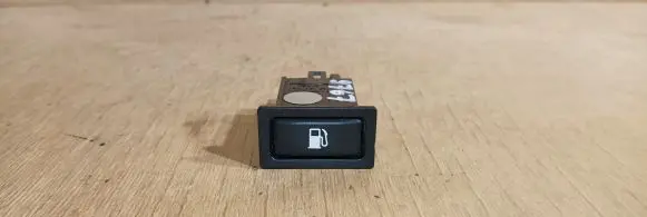 Toyota Avensis T250 Fuel tank opening switch 156795