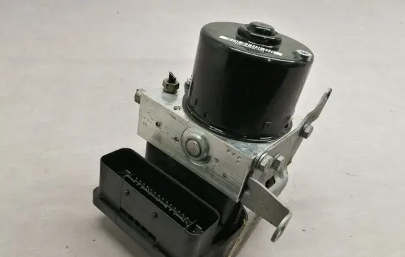 BMW 1 E81 E87 ABS Pump 6791521 6776056
