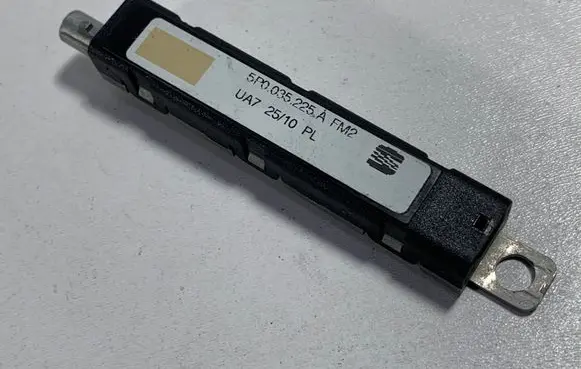 Seat Toledo III (5P) Aerial antenna amplifier 5P0035225A