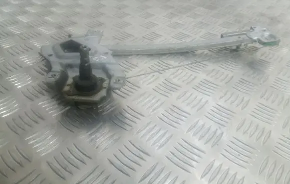 Rear door manual window regulator