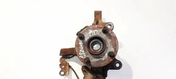 Toyota Corolla Verso E121 Front wheel hub