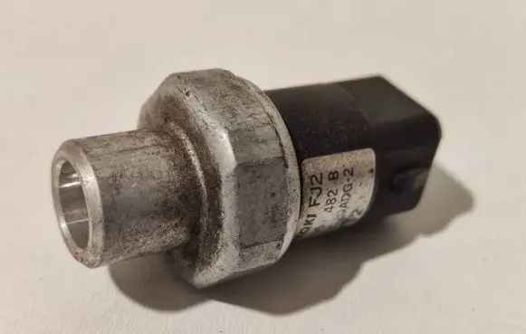 Volkswagen PASSAT B5.5 Air conditioning (A/C) pressure sensor 8D0959482B TDP302QADG2