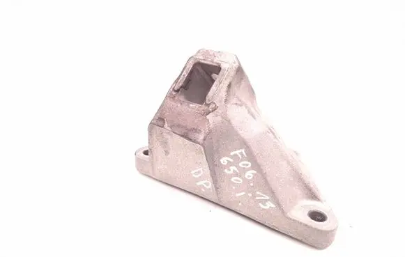 Engine mounting bracket