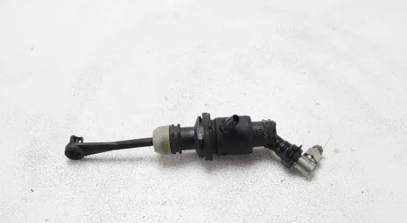 Nissan X-Trail T32 Clutch slave cylinder 306104BE0B