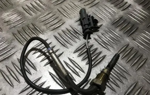 Volvo XC60 Exhaust gas temperature sensor 31430937 1636220207387