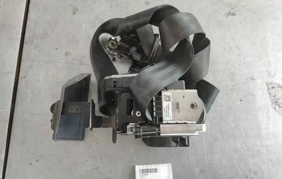 Volvo XC60 Front seatbelt 32149088 32239367 32386973