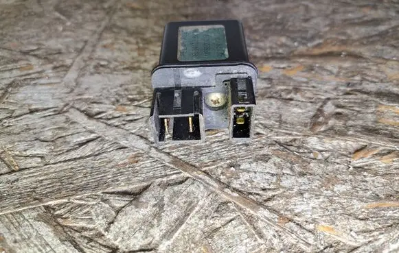 Opel Monterey Other relay 894153842 MR8B23211