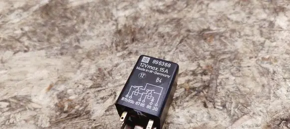 Porsche 944 Fuel pump relay 94461522700