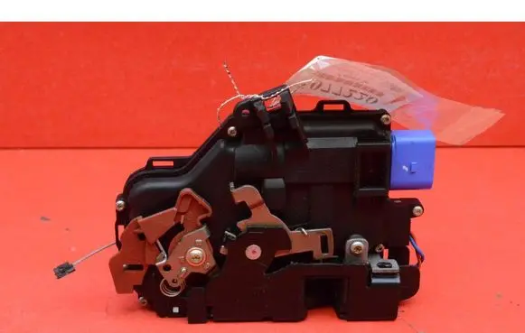 Volkswagen Golf IV Front door lock 3D1837015