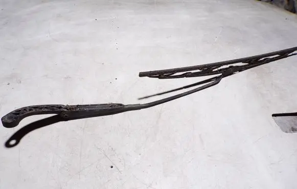 Audi 80 90 B3 Front wiper blade arm 893955407D