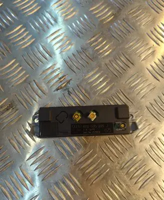 Audi A5 8T 8F Antenna control unit 8T0035225J 053894