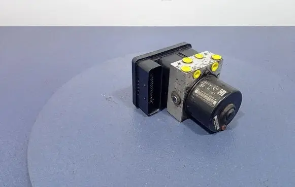 Volkswagen Golf V ABS Pump 