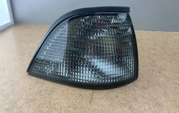 BMW 3 E36 Front indicator light 9403094 82199403094 8353282