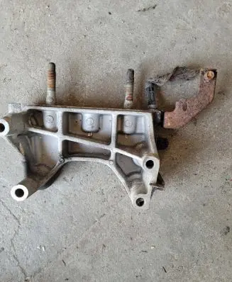 KIA Sportage Engine mounting bracket