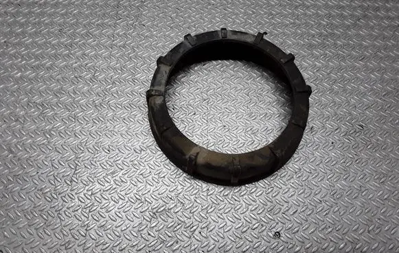 Volkswagen Transporter - Caravelle T4 In tank fuel pump screw locking ring/nut 