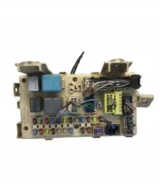 Toyota Avensis T250 Relay mounting block 82641CA010F