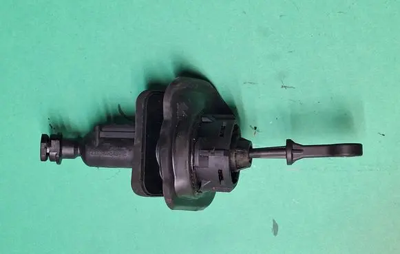 Ford Mondeo MK IV Clutch slave cylinder 