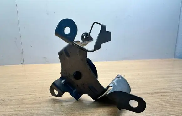 Volkswagen Touareg II Fuel filter bracket/mount holder 7P6127224