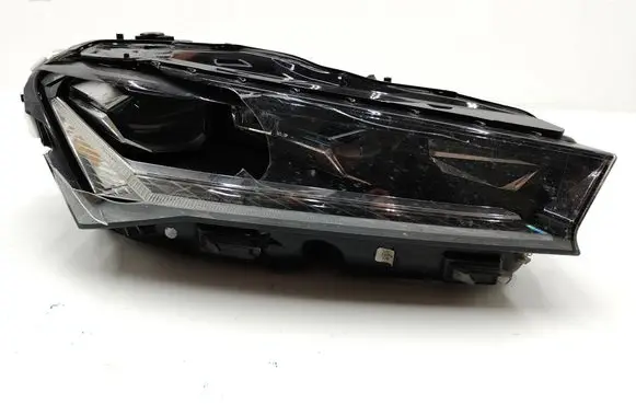 Skoda Superb B9 Headlight/headlamp 3P1941016B
