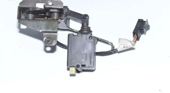 BMW 5 E39 Tailgate window lock/catch/latch 8384069