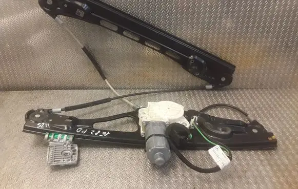 Mercedes-Benz E W211 Front door window regulator with motor A2117200246 2117200246
