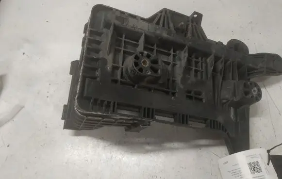 Volkswagen PASSAT B6 Battery tray 