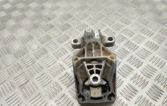 Mercedes-Benz CLA C117 X117 W117 Engine mount bracket A2462401209