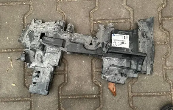 Peugeot 208 II Intercooler air guide/duct channel 9823291480
