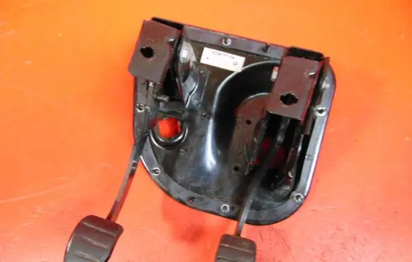 Renault Mascott Pedal assembly 8200757156