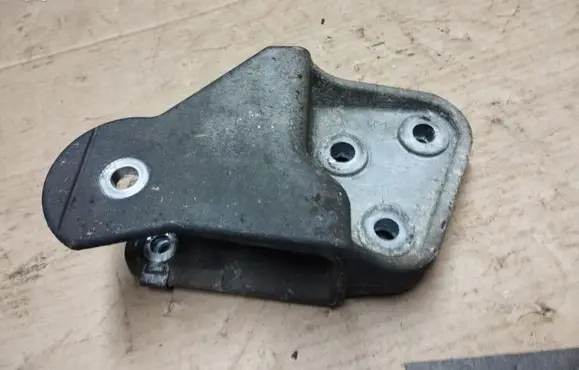 Dodge Caliber Engine mounting bracket