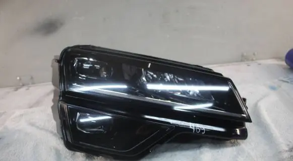 Skoda Karoq Headlight/headlamp 57B941016F 20PL8935 00020104