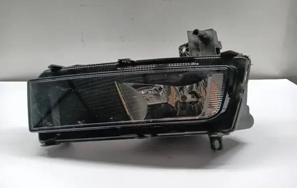 Volkswagen Touran II Front fog light 5TA941662