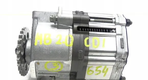 Mercedes-Benz C W205 Oil pump A6541802501 A6541812200