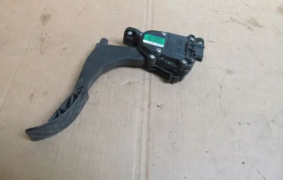 Seat Ibiza III (6L) Accelerator throttle pedal 6Q1721503C