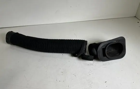 Land Rover Discovery 4 - LR4 Air intake duct part AH229A675AD