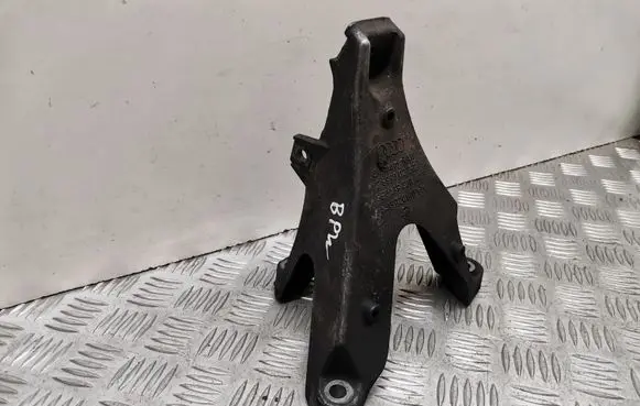 Audi A4 S4 B7 8E 8H Engine mounting bracket 8E0199308AR 889900222