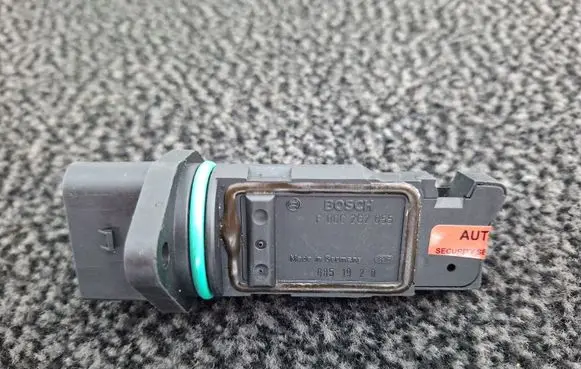 Volkswagen Golf Plus Mass air flow meter F00C2G2055