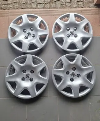 Peugeot 308 R15 wheel hub/cap/trim 9661956180